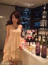 组图：42岁日本美女风姿似少女 当外婆三世同堂