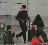 组图：刘恺威暂别杨幂忙工作 步履从容神色淡定