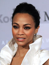 高清图：《阿凡达》女主角佐伊同性之吻献母亲