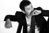 组图：罗晋新拍黑白写真 简约干练显型男魅力