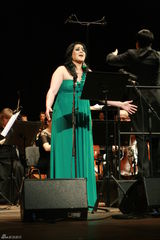 高清图：陕北民歌唱响欧洲 郝歌RNB曲风演绎