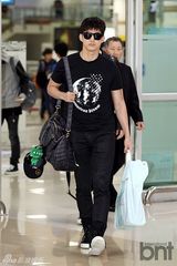 组图：韩团2PM与MBLAQ等结束日本演出返韩