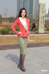 组图：候选中华小姐背景雄厚 徐少强之女曾志伟护航