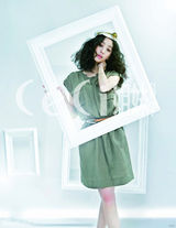 组图：郑丽苑春日写真曝光 清新亮丽活泼时尚