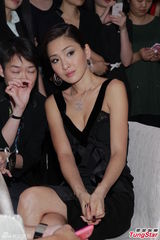 组图：周汶锜终认法国成婚 祝福妹妹觅得好归宿