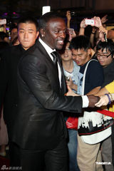 组图：Akon台北热力开唱 短唱十首捞金千万