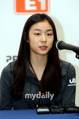 组图：金妍儿出席花样滑冰秀首尔记者会