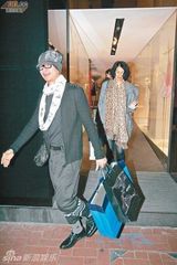 组图：黄宗泽胡杏儿昔日台前幕后甜蜜恩爱