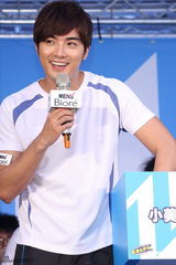 组图：宥胜贺军翔同台秀肌肉 两大师奶杀手比帅