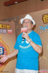 组图：李玟探访长者之家 称结婚两年仍如初恋