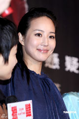 幻灯图：《猎艳》首映 张钧宁朱芷莹大玩女女吻