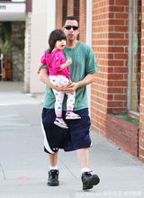 组图：父爱大过天 盘点明星奶爸精彩瞬间