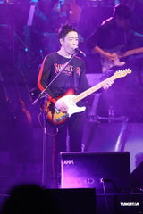 组图：黄贯中开唱未见朱茵 陈豪黄德斌助阵