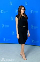 组图：《血与蜜之地》记者会 朱莉黑裙典雅性感