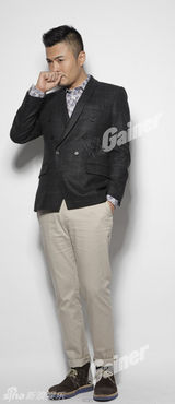 组图：“管粮哥”于小伟型男秀坏笑痞气十足