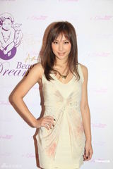 高清图：吴卓羲避谈张馨予 再与徐子珊情侣档代言