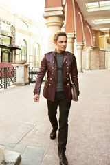 组图：明道潮范儿街拍化身冬日暖男