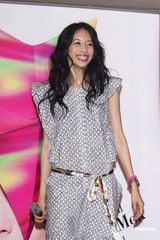 组图：莫文蔚提前穿白纱 卖性感与张亚东同台演出