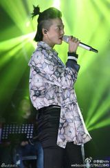 组图：歌手2决赛彩排 张嘉译现身黄绮珊大笑