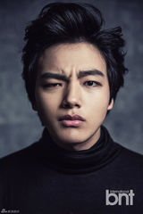 高清：韩星吕珍九时尚大片 游走于少年男人之间