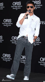 组图：盘点穿白衬衫也男神的男星们