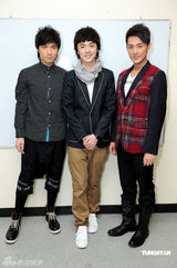 幻灯图：林峰帅气现身《劲歌金曲》 古巨基另类时尚