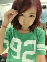 组图：黑涩会清纯女星狂野演出 脱衣入浴险走光