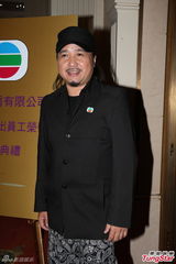 组图：钟景辉热爱演艺不退休 古明华获万元金牌