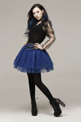 组图：汤晓菲曝光秋日写真 朋克造型尽显狂野