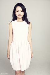 组图：杨蓉白裙写真温暖笑容清新来袭