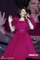 组图：蔡琴百万精华上海演唱会 回忆往事泪盈眼眶