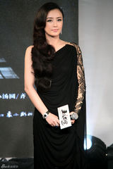 组图：《王的盛宴》“开宴” 秦岚优雅黑裙亮相