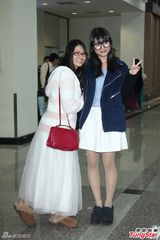 组图：AKB48两成员来台近百粉丝冷静接机