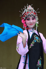 组图：《战地狮吼》杀青 贾青情路坎坷