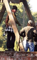 幻灯图集：德普执导音乐录影带 现场“吊死”演员