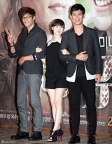 高清组图：具惠善崔丹尼尔携手新剧 甜蜜出席记者会