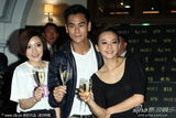 组图：金马奖闭幕庆功酒会获奖者开心亮相