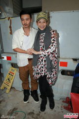 组图：蔡少芬张晋再添一女 今日出院面色红润