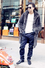 组图：陈晓东漫步冬日街头 坚强成熟更添男人味