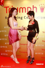 幻灯图：钟舒漫亮相自嘲身材差 吕慧仪现场购内衣