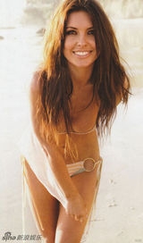 高清组图：奥德利娜登《FHM》封面 泳装秀身材