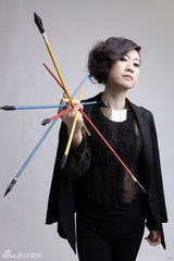 组图：芙蓉姐姐透视装上时尚杂志 中性风显国际范