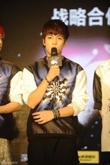 组图：乐华与PLEDIS达成合作 韩庚孙丹菲助阵