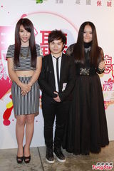 组图：《好声音》香港开唱 赵露走光露底