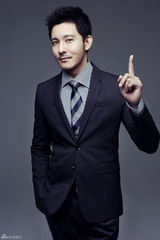 组图：立威廉时尚大片出炉 “双面王子”成熟魅力