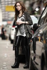 组图：郭易颓废式摇滚风服装香港宣传新专辑