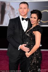 组图：奥斯卡红毯-钱宁-塔图姆热吻怀孕娇妻