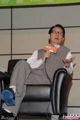 组图：刘培基赞张国荣美男 为何韵诗设计舞衣