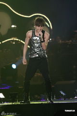 组图：陶晶莹拼老命热舞 FT Island组合压轴