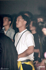 幻灯图集：莫文蔚登场音乐擂台 性感女神依旧撩人